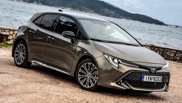 Toyota: Oδηγούμε την υβριδική, 5θυρη Corolla