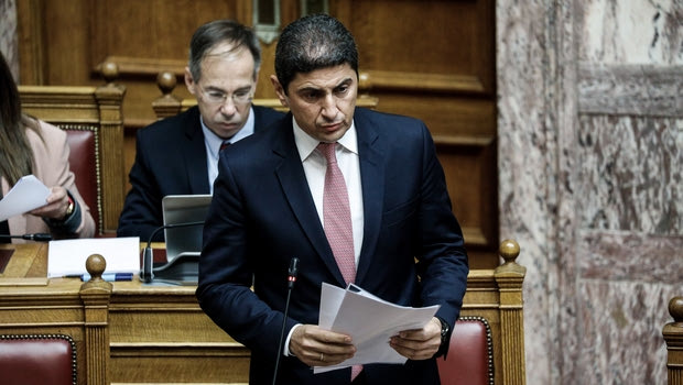 LIVE από τη Βουλή: Η ψήφιση της τροπολογίας Αυγενάκη