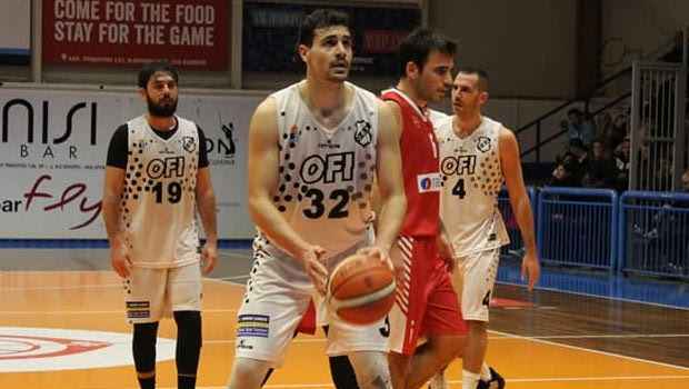 Παίκτης του ΟΦΗ έσωσε 70χρονο που έπαθε εγκεφαλικό μέσα σε πλοίο