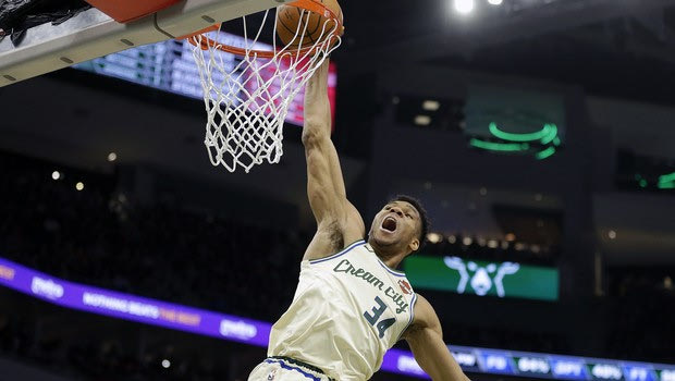 Αντετοκούνμπο: Έτσι έφτασε στο triple-double