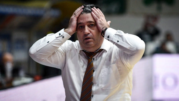 Έξαλλος ο Γιατράς με τη διαιτησία: “Το έδειχνε κι η τηλεόραση το παιχνίδι”