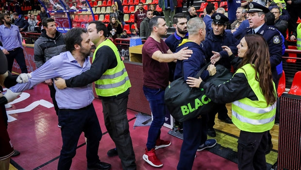 Λαύριο: Φραστική επίθεση οπαδού του Ηφαίστου στον Σερέλη