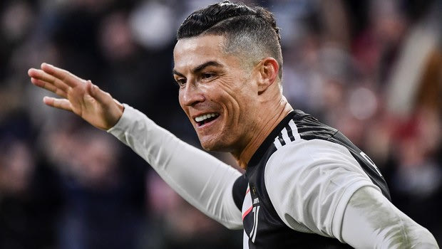 H UEFA άλλαξε τη διάταξη για να χωρέσει στην καλύτερη 11άδα ο Ρονάλντο!