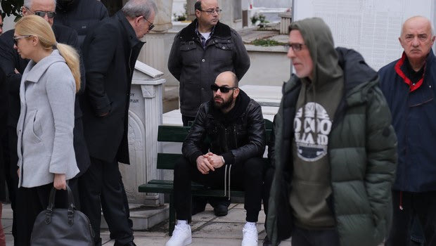 Ολυμπιακός: Πλήθος κόσμου για το τελευταίο αντίο στον Αντώνη Νταή