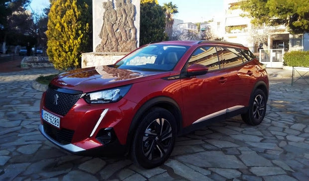 Οδηγώντας το ολοκαίνουργιο Peugeot 2008