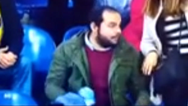 Ο Λούκας Πέρεθ έδωσε τη φανέλα του σε φίλαθλο που δεν του τη ζήτησε