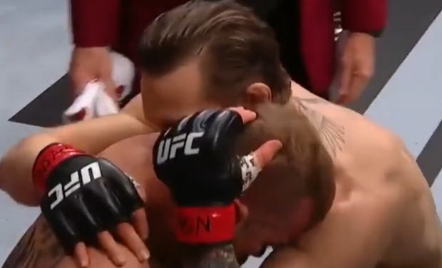 Conor McGregor: Μετά το ΤΚΟ φίλησε τον Donald Cerrone
