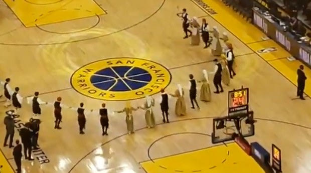 Με παραδοσιακούς χορούς και Κιάμο η Greek Heritage Night στο Γουόριορς – Μπακς