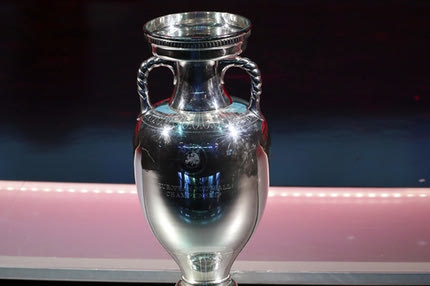 Kορονοϊός: H Equipe γράφει ότι αναβάλλεται το Euro για το 2021