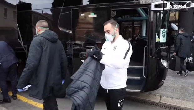 Κορονοϊός: Με μάσκες και γάντια η Λουντογκόρετς στο Μιλάνο