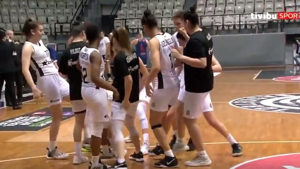 Κορονοϊός: Οι παίκτριες της Μπεσίκτας έκαναν “ζντο” με… τα πόδια