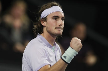 Τσιτσιπάς: Kάνει squats, κρατώντας την αδερφή του