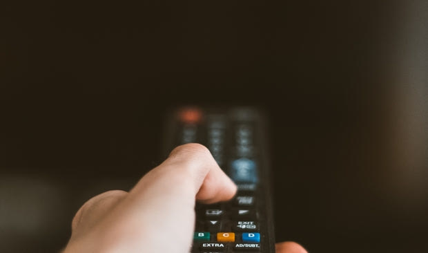 Τέσσερις αθλητικές σειρές για binge watching τώρα που #menoumespiti