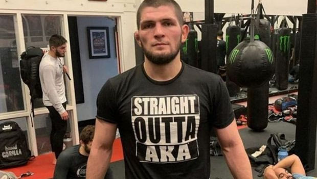 Khabib: “Θα μπορούσα να παίξω με αυτή την κότα τον McGregor και να βγάλω λεφτά”