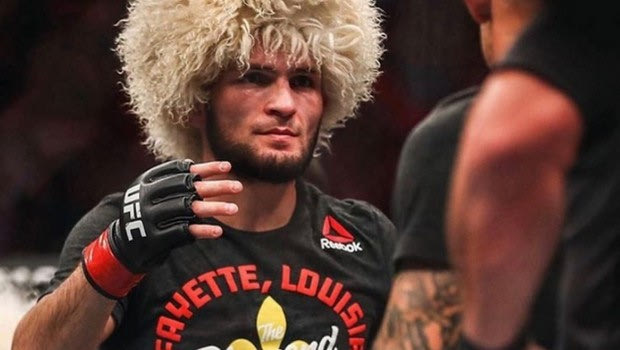 Nurmagomedov: “Ο κόσμος είναι χαζός, πεθαίνουν άνθρωποι εκεί έξω”