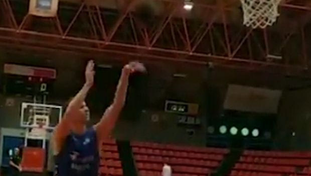 Ο Σάλβο της Μπούργκος σούταρε και έστειλε τη μπάλα σε τροχιά γύρω από τη Γη!