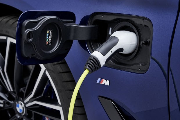 Με περισσότερη τεχνολογία η ανανεωμένη BMW Σειρά 5