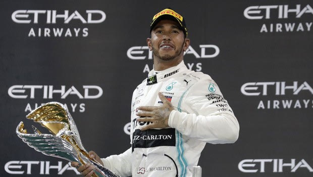 Ο Έντι Τζόρνταν προβλέπει “μπαμ” της Ferrari με τον Λιούις Χάμιλτον
