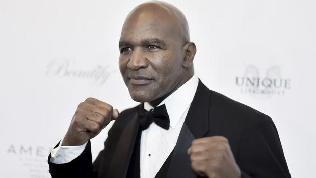 Στα χνάρια του Tyson: Ο Holyfield επιστρέφει στο μποξ