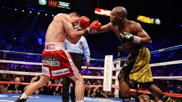 Ο Mayweather στέλνει τα… σέβη του στους 16 πρωταθλητές που έχει κερδίσει