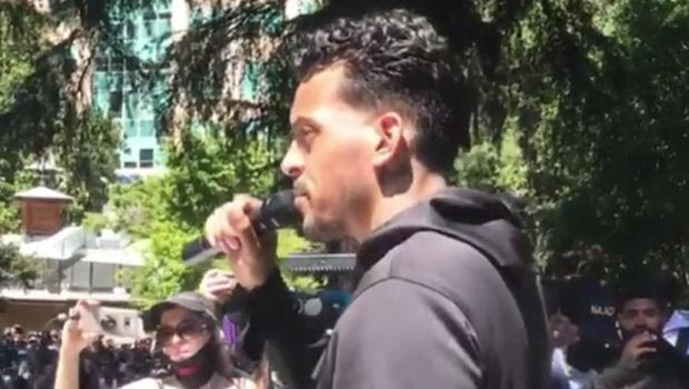 Ματ Μπαρνς σε πορεία για τον Φλόιντ: “Επιτέλους μας ακούν, να τους νικήσουμε με το μυαλό μας”