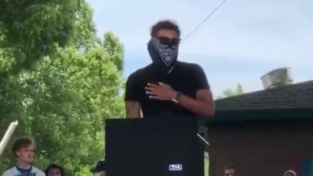Τρε Γιανγκ σε διαδήλωση στην Οκλαχόμα: “Να ορθώσουμε το ανάστημά μας”