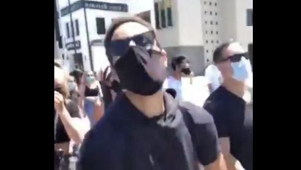 Ο Κάρι φώναζε σε διαδήλωση “ο Τραμπ πρέπει να φύγει”