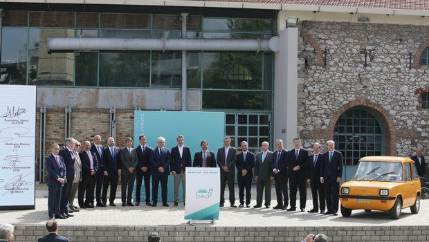 Έως 5.500 ευρώ η επιδότηση για ηλεκτρικό ΙΧ και έως 10.500 για ηλεκτρικό ταξί