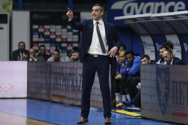 Παπανικολόπουλος: “Είναι διαφορετική η ζωή ως πρώτος προπονητής”