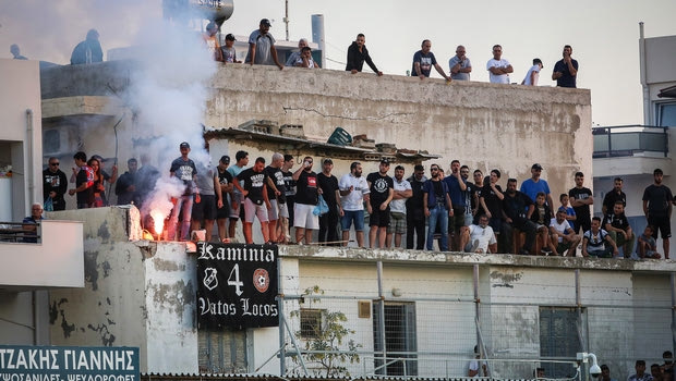 ΟΦΗ: Η παρακάμερα εστίασε στον κόσμο στις… ταράτσες