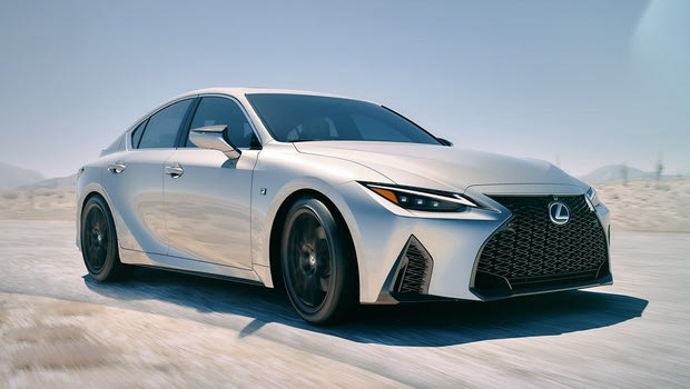 Ακρως ελκυστική η νέα Lexus IS