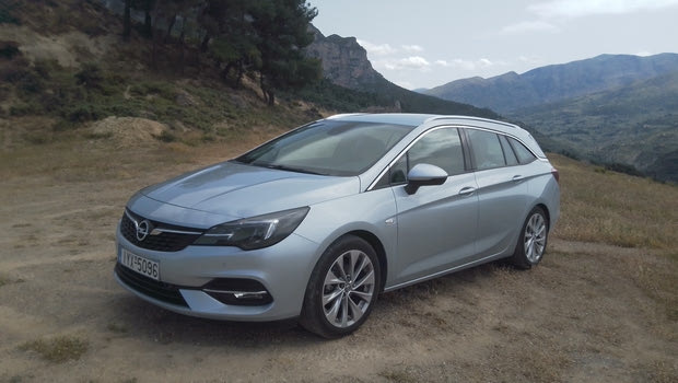 Οδηγώντας το Opel Astra Sports Tourer
