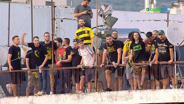 Άρης – ΑΕΚ: Οι οπαδοί των γηπεδούχων τραγουδούν από τις ταράτσες