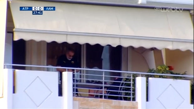 Ατρόμητος – Λαμία: Οπαδός της ΑΕΚ είδε το ματς από το μπαλκόνι του