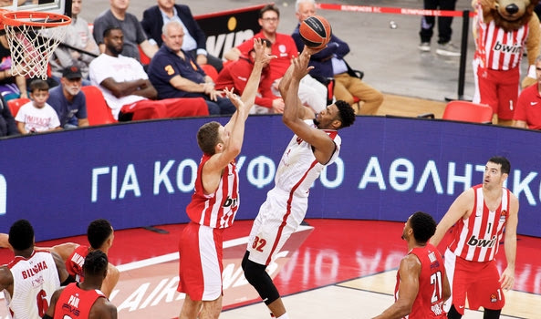 Αρμάνι Μιλάνο: Ανακοίνωσε την παραμονή του Μπρουκς