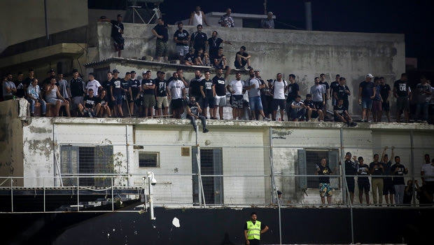 ΟΦΗ: Γκρεμίστηκε το σπίτι από το οποίο έβλεπαν τους αγώνες οι οπαδοί