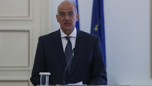 Με μάσκα Παναθηναϊκού ο Δένδιας σε συνάντηση με την Ισπανίδα ΥΠΕΞ