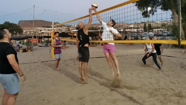 Ο Λευτέρης Αυγενάκης χαλαρώνει με Beach Volley