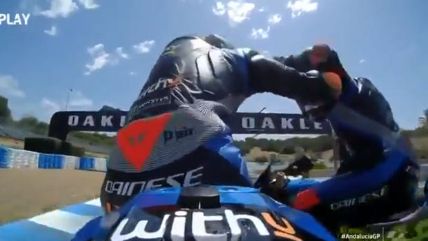 Moto 2: Πανηγύρισαν στις μηχανές τους και βρέθηκαν στο έδαφος