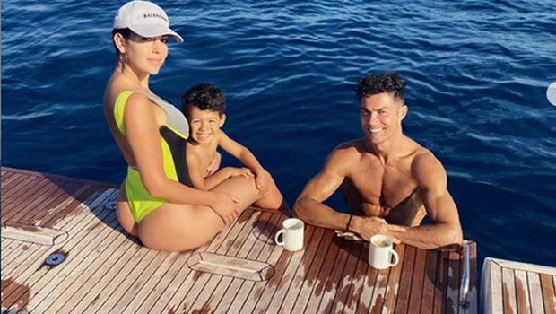 Ήλιος και θάλασσα μαζί με την Χεορχίνα για Ρονάλντο