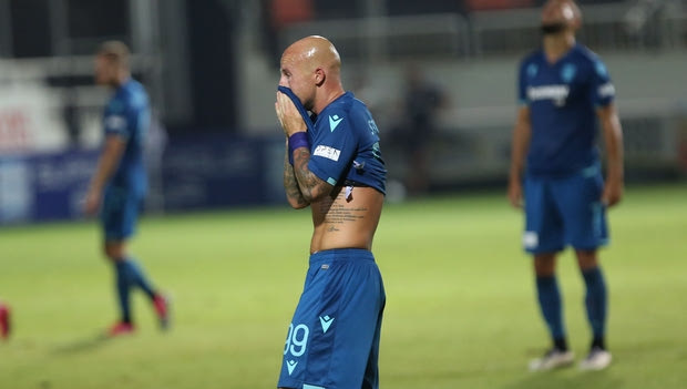 Παραδίδει και το εισιτήριο για το Champions League
