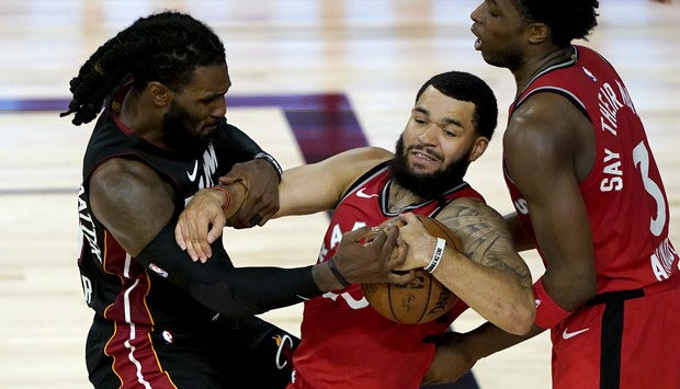 Χιτ – Ράπτορς 103-107: Δεν έκανε χάρη στο Μιλγουόκι το Μαϊάμι