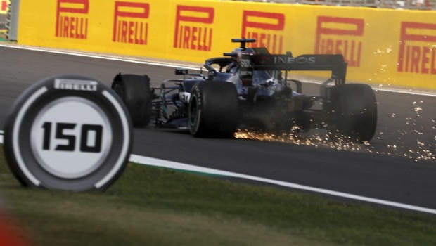 F1: Ο Χάμιλτον έτρεχε με περισσότερα από 200 χιλιόμετρα και με τρία ελαστικά