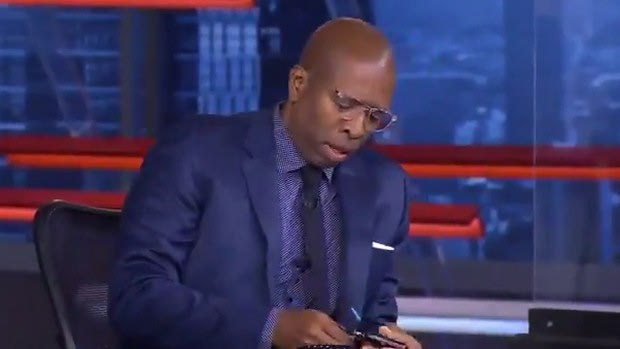 Ο Κένι Σμιθ έφυγε από το studio για να στηρίξει τους NBAers