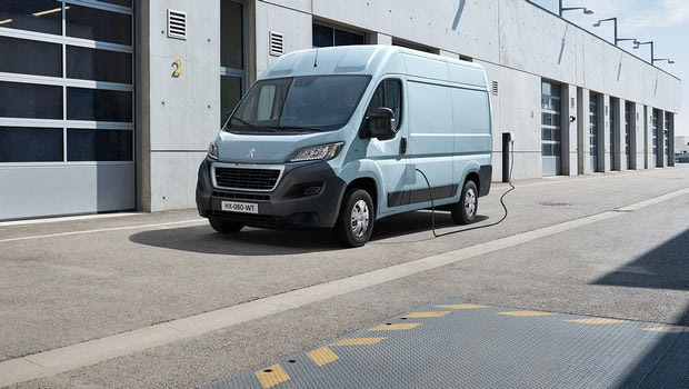 Αποκαλύφθηκε το νέο Peugeot e-BOXER