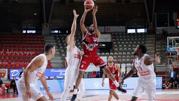 Αρμάνι Μιλάνο: Σαν στο σπίτι του ο Κέβιν Πάντερ