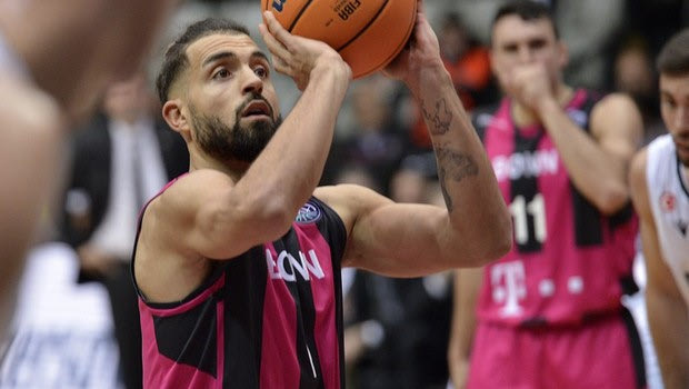 Η Βόννη έστειλε σπίτι του παίκτη που δεν πιστεύει στην ύπαρξη του κορονοϊού