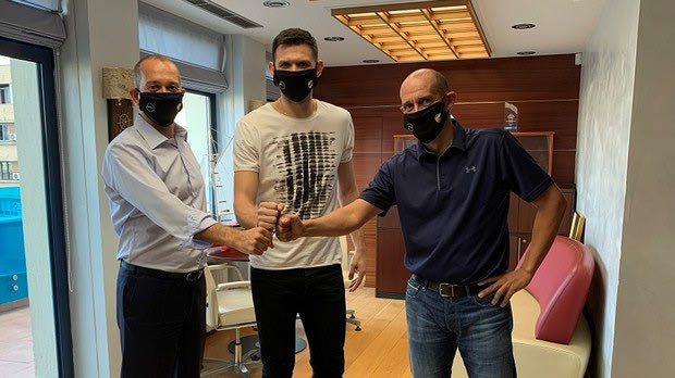 Ολυμπιακός: Επέκταση συμβολαίου στον Κώστα Παπανικολάου