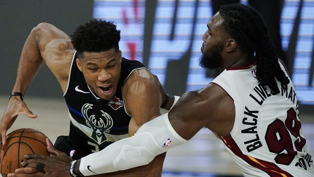 Μπακς – Χιτ 114-116: Μοιραίος ο Γιάννης Αντετοκούνμπο με φάουλ σε νεκρό χρόνο στον Τζίμι Μπάτλερ