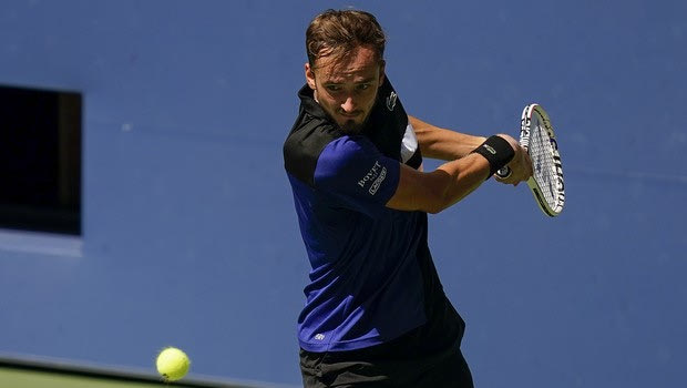 US Open: Στους “16” χωρίς να χάσει σετ ο Μεντβέντεφ